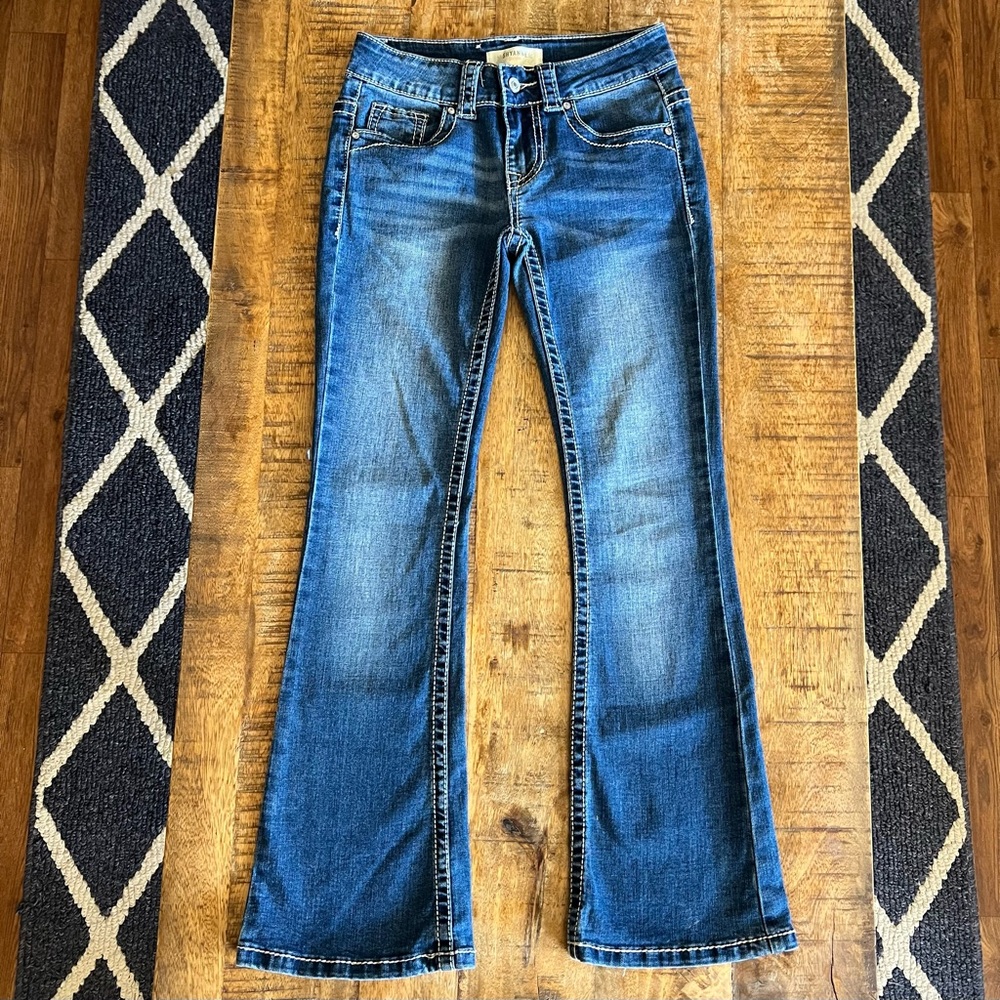 Shyanne Blue Wash Botcut Jeans Size 7
